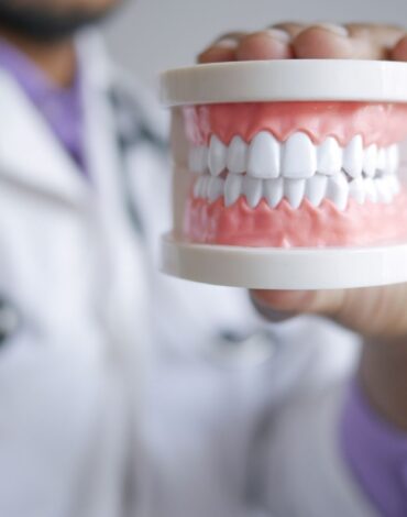 Dijital Smile Design sürecinde yüz, dudak, diş ve diş eti oranlarının bilgisayar ortamında değerlendirilmesi.