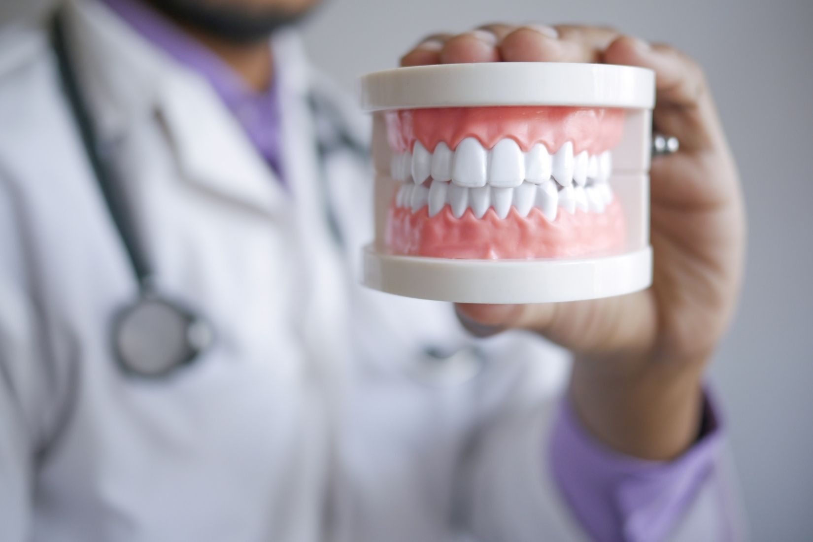 Dijital Smile Design sürecinde yüz, dudak, diş ve diş eti oranlarının bilgisayar ortamında değerlendirilmesi.