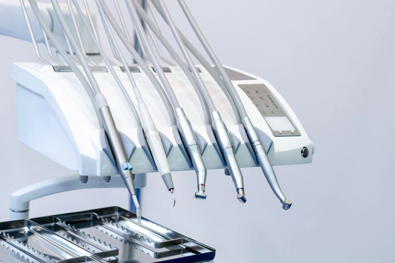 Dişlerin, diş etlerinin ve ağız içi dokuların rutin diş hekimliği muayenesi sırasında klinik olarak değerlendirilmesi.
